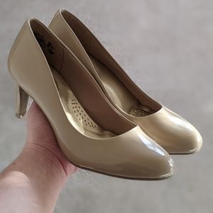 Dexflex Comfort Round Toe Heels Size 7 - Nude Beige - Never Worn